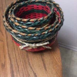 Vintage Nesting Christmas Baskets with Gold Bows